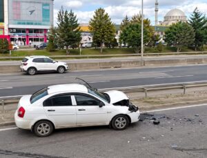 D-100’de maddi hasarlı kaza: Trafik kısa süreli aksadı