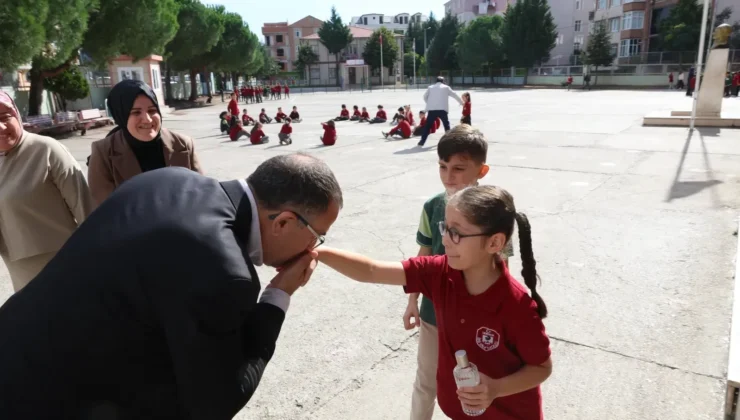 Derince Belediyesi’nden eğitime tam destek