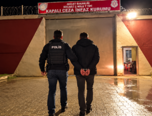 Derince’de Pencereden Rastgele Ateş Açan Şüpheli Yakalanarak Tutuklandı