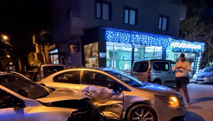 Gebze’de gece yarısı kaza: Arifoğlu Caddesi’nde iki araç çarpıştı!