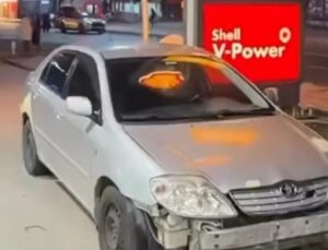 Gebze’de kavşakta iki otomobil çarpıştı: 3 yaralı