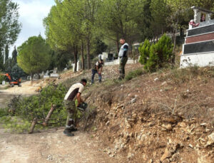 Gebze’nin kırsal mezarlıklarında kapsamlı bakım çalışması
