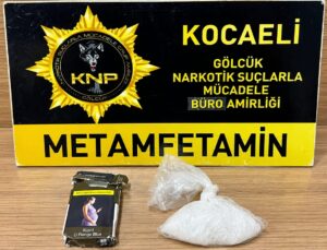 Gölcük’te narkotik operasyonu: 2 şüpheli yakalandı, 46 gram metamfetamin ele geçirildi