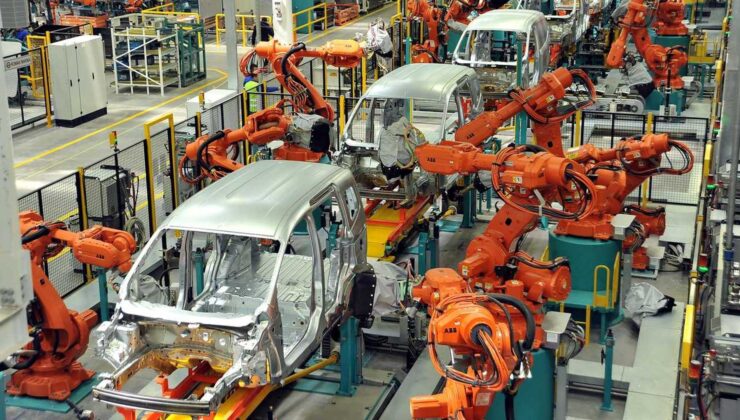 İki araç arasında sıkıştı: Ford Otosan’da korkutan iş kazası!