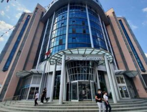 İzmit Belediye Meclisi’nde dengeler değişti: İki isim YENİ Parti’ye geçti