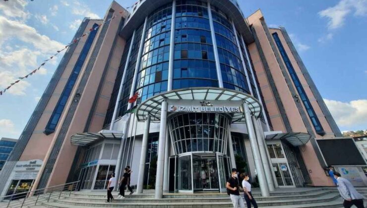 İzmit Belediye Meclisi’nde dengeler değişti: İki isim YENİ Parti’ye geçti