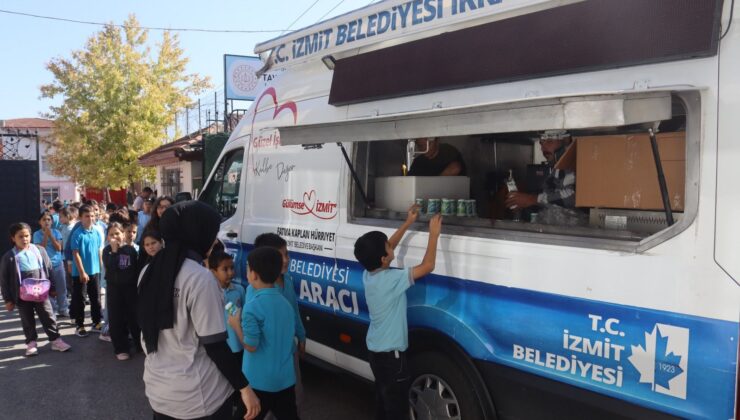 İzmit Belediyesi’nden 4 Okulda Öğrencilere Beslenme Desteği sürüyor