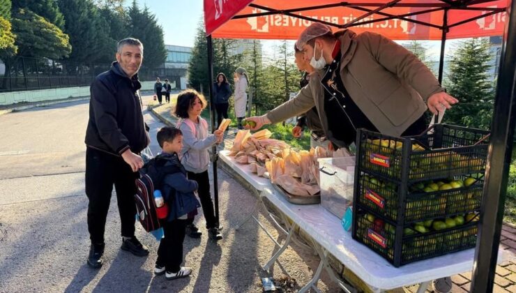 İzmit’te Beslenme Saati Projesiyle Öğrencilerin Yüzü Güldü