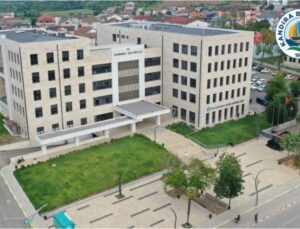 Kandıra Belediyesi’nden üniversite öğrencilerine 15 bin TL destek