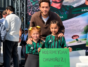 Kitap Fuarı’nda Kocaelispor rüzgarı: Selçuk İnan ve futbolcular minik taraftarlarla buluştu