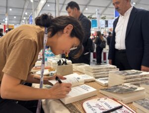 Kitap Fuarı’nda Nurgül Bayer Tunçcu’ya yoğun ilgi