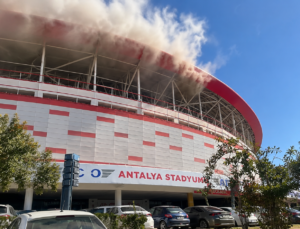 Kocaelispor Taraftarlarına Antalya’da Korkutan Anlar: Stadyumdan Dumanlar Yükseldi!