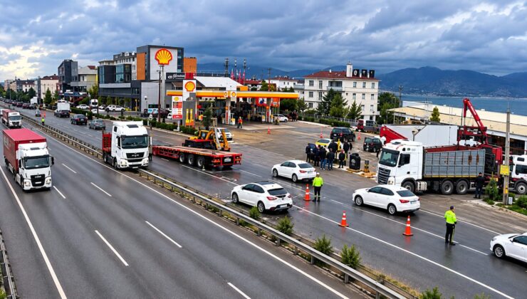 Körfez D-100’de kaza: TIR ile otomobil çarpıştı!
