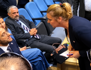 Körfez kongresinde sert tartışma! Yaprak Fidancı salonu terk etti