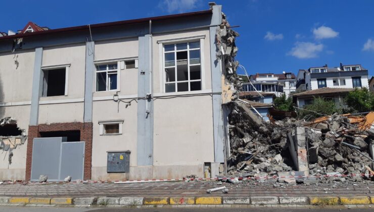 Körfez’de dönüşüm başladı: Eski bina yıkıldı, yeni tesis yapılacak!