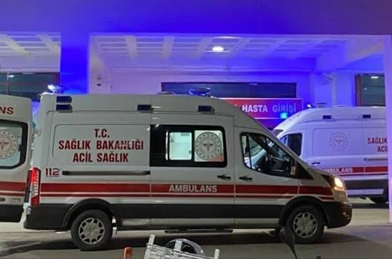 Körfez’de korkutan kaza: Genç otobüs şoförü ağır yaralandı