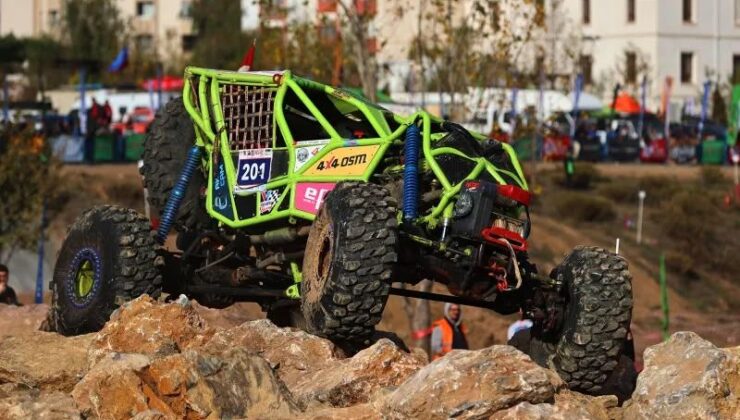 Offroad Heyecanı Kandıra’ya Taşınıyor: Dev Araçlar Pembe Kayalıklar’da Yarışacak