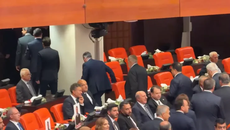 Özgür Özel ve YENİ Parti Grubu Meclis Salonu’nu Terk Etti