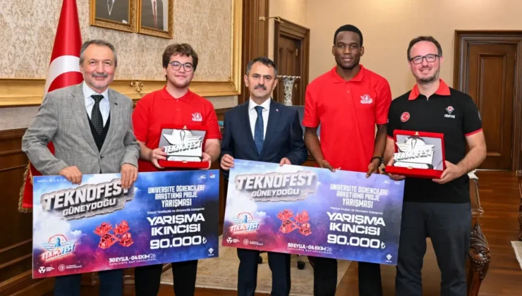 TEKNOFEST’te dereceye giren KOÜ’lü gençlerden Vali Aktaş’a ziyaret