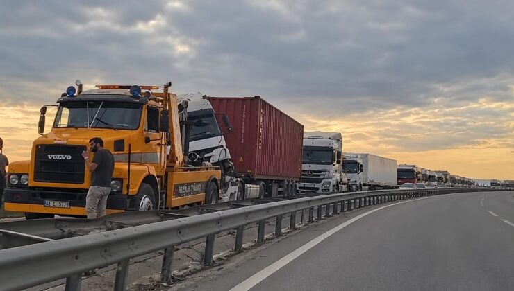 TEM Otoyolu’nda Maddi Hasarlı Kaza