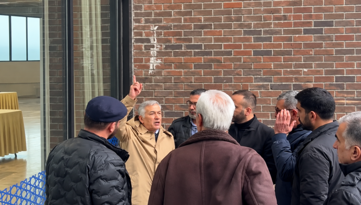 YENİ Parti Kocaeli Kongresi’nde Gerginlik! “Adamı Tehditle Geri Çekiyorlar!”